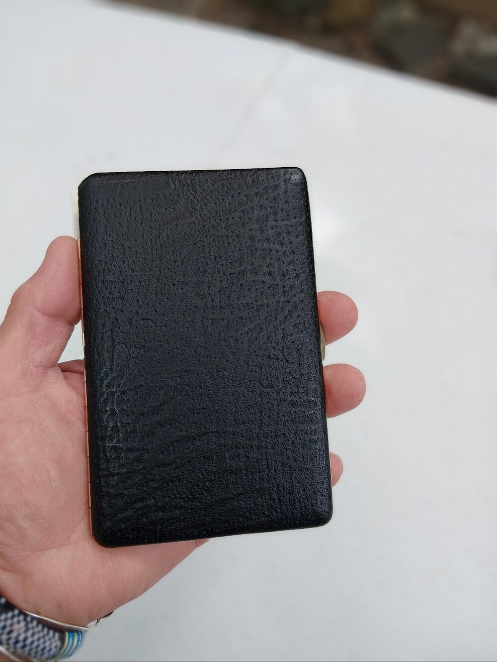 Black Leather smoke carrying case.